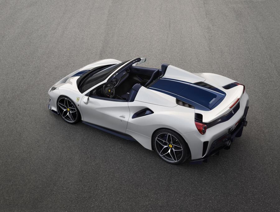  Ferrari 488 Pista Spider 2018 года  (фото 8 из 11)